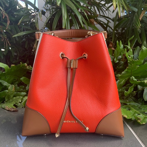 Michael Kors Handbags - Michael Kors Mercer bucket bag